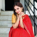 Niveditha Gowda Instagram - @houseofsarees2023 Dasara, a celebration of the divine feminine energy, reminds us of the strength, grace, and beauty that lies within every woman. Lets celebrate this Dussehra with HOS premium silk sarees which are upto 40% off!!! Checkout www.houseofsarees.in for more details #happydasara #houseofsarees