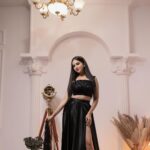 Niveditha Gowda Instagram - “A little contour and confidence.” . Muahd : @makeupartistryby_yashjain Yj beauty : @niveditha__gowda Captured by : @happeningpixels Outfit : @chandangowda_official @rentyourlook_by_chandangowda . . Are you ready to elevate your makeup game to a whole new level? Join me, YASHJAIN , with a passion for creating looks that turn heads and make a statement . . 🗓️ : 10th 𝐎𝐜𝐭 𝟐𝟎𝟐𝟑 Duration : 35 𝐝𝐚𝐲𝐬 🕰️: 𝟭𝟬:𝟯𝟬 𝗔𝗠 - 𝟱:𝟯𝟬 𝗣𝗠 📍: 𝗩𝗶𝗷𝗮𝘆𝗮𝗻𝗮𝗴𝗮𝗿, 𝗕𝗮𝗻𝗴𝗹𝗼𝗿𝗲 🆓🆓 PROFESSIONAL BRUSH KIT🆓🆓 ——————————————————————————— ⚜️ COURSE HIGHLIGHTS ⚜️ 📌 : 5 basic to advance makeup demonstration with hands on practice 📌 : 15 Variations of basic to advance hairstyles 📌 Differnt styles of draping 📌 Mobile photography & videography 📌 Instagram marketing strategies ——————————————————————————— 🚨𝐀𝐥𝐥 𝐦𝐚𝐤𝐞𝐮𝐩 𝐩𝐫𝐨𝐝𝐮𝐜𝐭𝐬 𝐚𝐧𝐝 𝐡𝐚𝐢𝐫 𝐭𝐨𝐨𝐥𝐬 𝐰𝐢𝐥𝐥 𝐛𝐞 𝐩𝐫𝐨𝐯𝐢𝐝𝐞𝐝 𝐟𝐨𝐫 𝐜𝐥𝐚𝐬𝐬 𝐩𝐮𝐫𝐩𝐨𝐬𝐞🚨 . ✨JOIN NOW AND KICK START YOUR CAREER AS PROFESSIONAL MAKEUPARTIST ! . #makeupartist #bangloremakeupartist #bangloremakeupartists #bangloremakeupandhairstylist #mysoremakeupartist #mysoremakeupacademy #bangloremakeupacademy #learnmakeup #learnmakeuplikeapro #chennaimakeupartist #bridalmakeup #banglorebrides #banglorebridalmakeup #bangloremua Vijayanagar, India