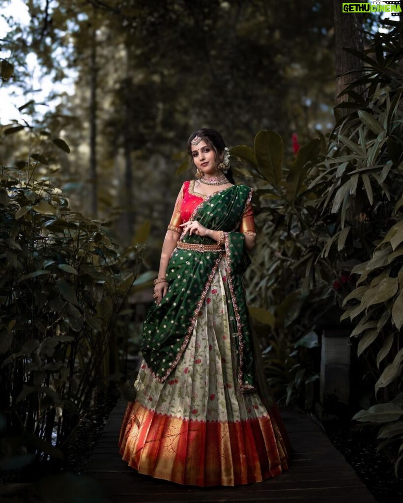 Niveditha Gowda Instagram - @niveditha__gowda Outfit: @anthariya_ MUA: @prashanthmakeover Accessories : @velvetboxby Location : @livingreenstudio #fineartportrait #aesthetic #portraiture Bangalore, India