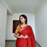 Niveditha Gowda Instagram - @houseofsarees2023 Dasara, a celebration of the divine feminine energy, reminds us of the strength, grace, and beauty that lies within every woman. Lets celebrate this Dussehra with HOS premium silk sarees which are upto 40% off!!! Checkout www.houseofsarees.in for more details #happydasara #houseofsarees