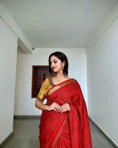 Niveditha Gowda Instagram - @houseofsarees2023 Dasara, a celebration of the divine feminine energy, reminds us of the strength, grace, and beauty that lies within every woman. Lets celebrate this Dussehra with HOS premium silk sarees which are upto 40% off!!! Checkout www.houseofsarees.in for more details #happydasara #houseofsarees