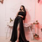 Niveditha Gowda Instagram - "A little contour and confidence." Photo by @happeningpixels Studio @rentstudiospace Muahd: @makeupartistryby_yashjain Yj beauty : @nivedithagowda Outfit: @chandangowda_official @rentyourlook_by_chandangowda