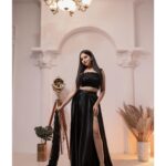 Niveditha Gowda Instagram - 👗: @rentyourlook_by_chandangowda 💄 : @makeupartistryby_yashjain 📸 : @happeningpixels Bangalore, India