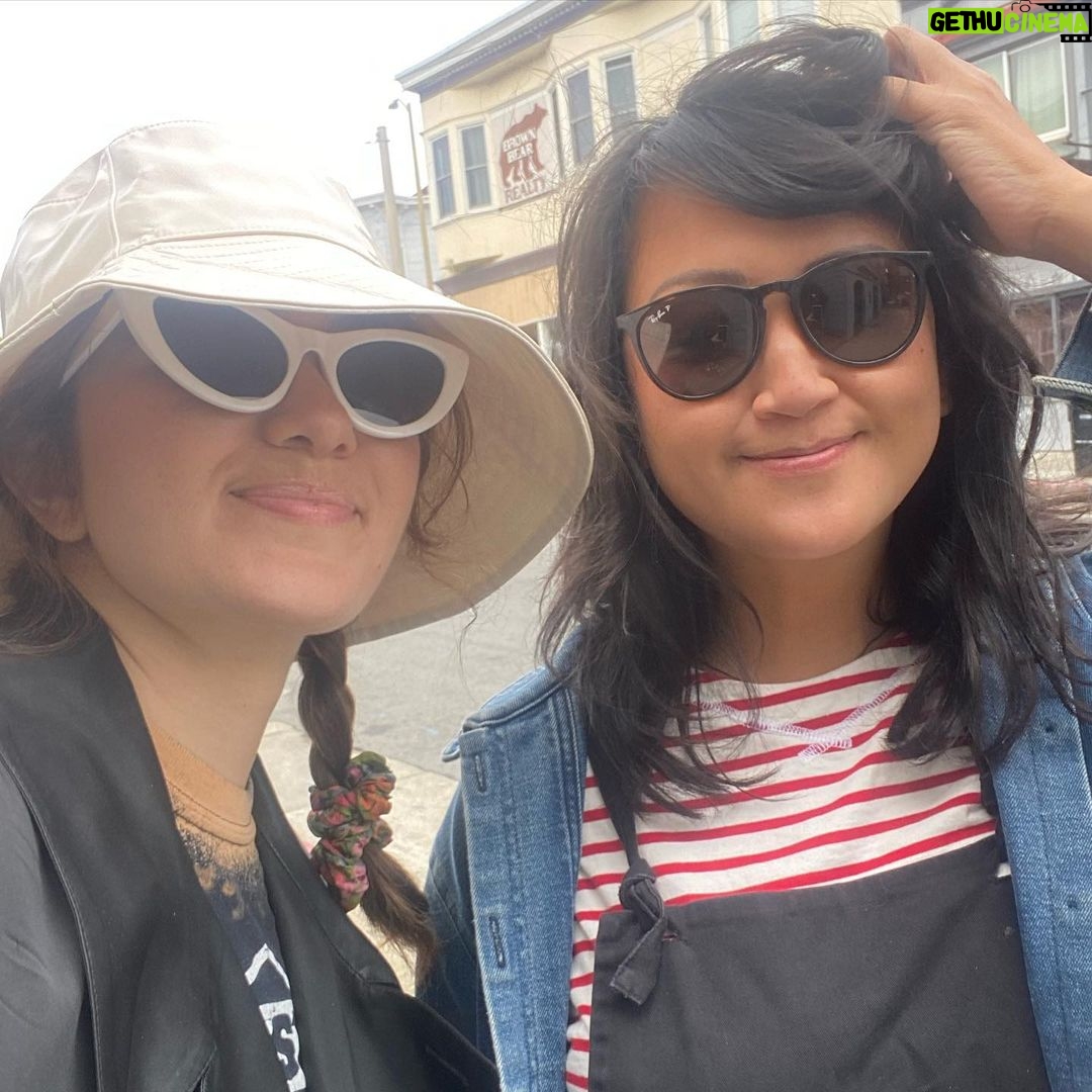 Noël Wells Instagram - wholesome work week