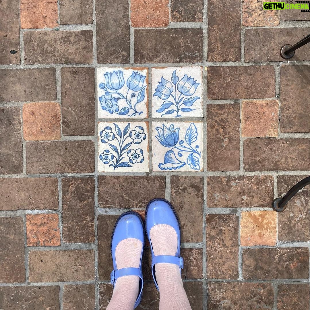 Noël Wells Instagram - wholesome work week