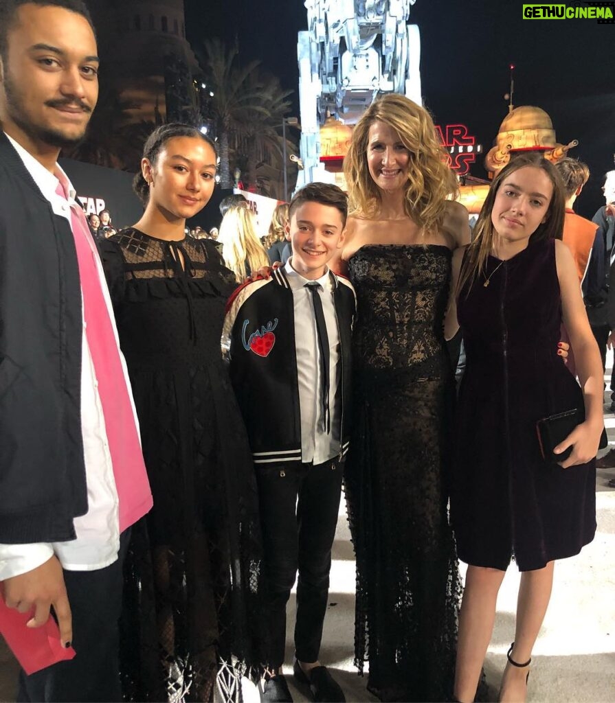 Noah Schnapp Instagram - Another congrats are in order for the @criticschoice tonight to my friend Laura Dern and her amazing family Jaya, Ellery, Charles and Harris. Laura taught me about @timesupnow and how important it is to support it, especially now. Congrats Laura! ❤❤❤🙌🏻🙌🏻 Shrine Auditorium & Expo Hall