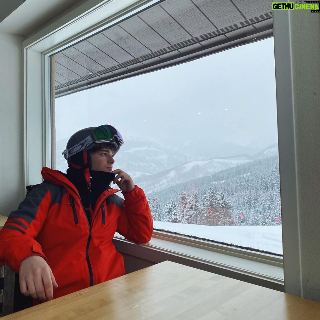 Noah Schnapp Instagram - Big ski guy Vail, Colorado