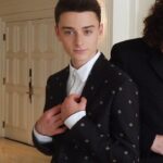 Noah Schnapp Instagram - @strangerthingstv ~ w o r l d t o u r ~ chapter one is OUT Link in bio!