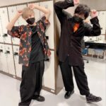 Nobuhiko Okamoto Instagram - 中村さんがラクーンドッグポーズしてくれたんよ #クッソレア #待って #写真撮った時気づかなかったんだけど #中村さん #目死んでない？ #もうこの世の終わりを見据えたような絶望的な眼してない？ #つまり #クッソレア #ありがとうございました😊 #ヒロフェス