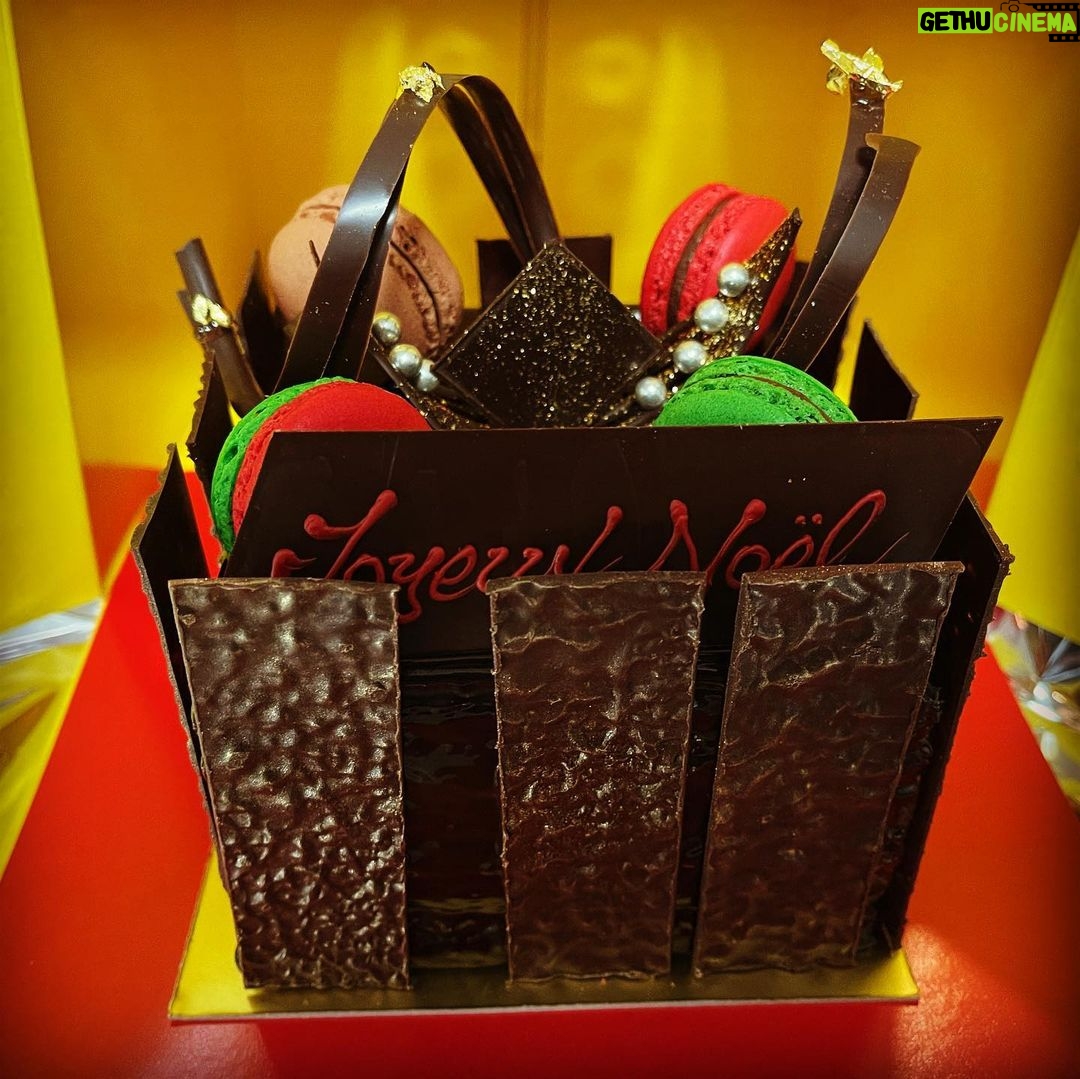 Nobuhiko Okamoto Instagram - 今暖かいけどどうせ夜寒いんでしょ🥰 #スーパーオペラ #おすすめスイーツ #パティスリーサツキ #この量マジで1人で食べました #超美味しい #脳が整った #マリオのスターとったときの音楽が鳴り響く感じ #良い子は真似しないでね