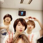 Nobuhiko Okamoto Instagram - キラミューンファンミ神戸ありがとうございました #本番終わりすぐ #かっきーさんピースの耳をつけた我は最強なり #ほずみんとたくとくん何ポーズなん！？ #延々と神戸のご飯を食べる時間 #実は神戸牛も食べてました #サイリウムふってくれてありがとう見えてます🥺 #この場にいない🦒は明日お楽しみに🤪