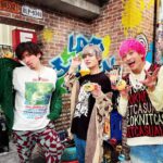 Nobuhiko Okamoto Instagram - チャラさを学ぶEXITV #平家物語の宣伝です #イグジットのお2人に会えて嬉しい #10/28(木)25:25〜（25:35〜説もあります！） #アッシュシルバーの時 #カラーの情報量多め #少しでもチャラくみせるため頑張ってイキる真ん中 #でも隠しきれぬ陰のオーラ #陰も陽もみんななら受け入れてくれると信じる誕生日2日前 #ちなみにどっちが好き！？🥺
