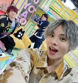 Nobuhiko Okamoto Instagram - 夜あそびありがとうございました
#ミントチョコクッキー出ないの逆にすごくない！？
#けんしょーくん当てて企画一個つぶしちゃったの逆にすごくない！？
#浪川さんが白くなってきてるの逆にすごくない！？
#かいとくんの胸板が人間の構造上逆になってるのすごくない！？
#ねーーーーーー
#夜あそびの俺の台本が嘘すぎておもろすぎるやんけ！
#最高ですもっとよろしくお願いします