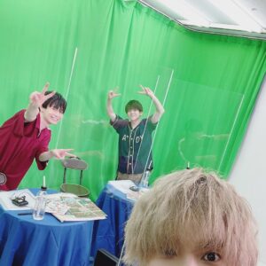 Nobuhiko Okamoto Instagram - カバディでした
#合気道のゆーまくん
#声優界の加湿器こと元くん
#ストーリーのクイズをミスりました
#正解はゆーまくんであってます
#生アフレコを配信でやる怖さ
#生声ならイベントで聞いてほしい感ありますっ
#片目が隠れたせいでホラーになりました
#髪の毛を夏中に切ります
#夏って暦の上でなかったらいつまでなんです？😳