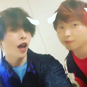 Nobuhiko Okamoto Instagram - 赤鬼と青鬼のシナモン漬け
#赤いかわい子ちゃんがこのエクステ持ってきてくれたんよ
#今日も美少女だったけどきっと明日も美少女
#楽しかったねウイングっ😘
#御伽見てくれた方々ありがとうございます
#もう1人鬼がいてさぁ
#ア鬼って事務所の鬼いちゃんの可愛い写真なんだけどさ
#見る？