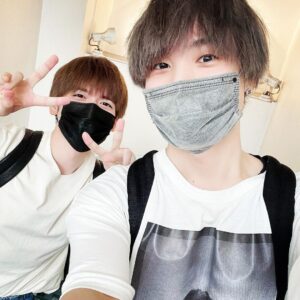 Nobuhiko Okamoto Instagram - こんちゃ
#野生のゆーまくんをゲットしたんですよ
#次期声優界空気清浄機首席
#またいっぱい食べてほしいなぁ🥩
#音を楽しむ才能を持つ者