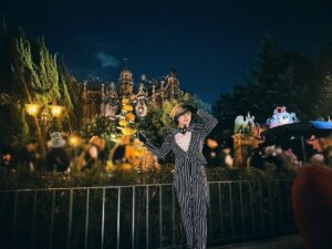 Nobuhiko Okamoto Instagram - Happy Halloween🎃#Dハロ

I love disney
I played with my fellow voice actors👻✨

How many Jacks are there?

#The Nightmare Before Christmas

#D好き声優たちのプライベート
#ガチ感MAX

#岡本信彦のジャックスケリントン
#駒田航くんのジャックスパロウ
#堀江瞬くんのジャックハート
#天﨑滉平くんのミゲル
#汐谷文康くんのジム
