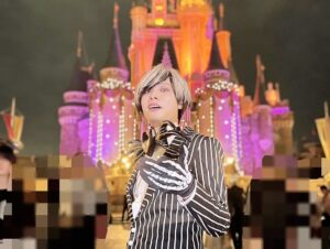 Nobuhiko Okamoto Instagram - Happy Halloween🎃#Dハロ

I love disney
I played with my fellow voice actors👻✨

How many Jacks are there?

#The Nightmare Before Christmas

#D好き声優たちのプライベート
#ガチ感MAX

#岡本信彦のジャックスケリントン
#駒田航くんのジャックスパロウ
#堀江瞬くんのジャックハート
#天﨑滉平くんのミゲル
#汐谷文康くんのジム