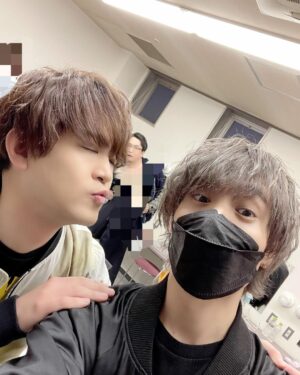 Nobuhiko Okamoto Instagram - 夜あそびありがとうございました

#イベントであってるのかもはや謎でしたが楽しかったです
#安元さんと月曜日のMCができて楽しかったです
#しょーたんのお尻とパインヘアーが可愛くて楽しかったです
#かいとくんのサービス精神を久々に浴びれて楽しかったです
#せきともさんのエネルギーとコメントが天才すぎて楽しかったです
#しゅーごくんの人格者ぶりを見れて楽しかったです
#森久保さんの安心感がはんぱなくて楽しかったです
#かねともさんはいつもパワフルでとにかく前向きで楽しかったです
#浪川さんは楽しかったです
#上坂選手に写真を撮ろうと言えない陰の者でした
#みなさん楽しかったですか？