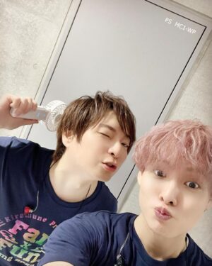 Nobuhiko Okamoto Instagram - ありがとうございました
#お待たせしましたノブグナルです
#ノブグナルもはやマカロンなんよ
#トリグナルおかえり
#久しぶりだねそうでもないか大分雰囲気が変わった
#かっきーさんというカレピからのチューいただきました
#いつだって兄貴肌なんよ
#見たかっのゴッド
#47歳さすがっした！！