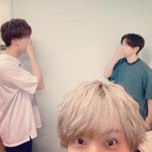 Nobuhiko Okamoto Instagram - ホリミヤありがとうございました
#山下と山下が出会ったのよ
#歳上どっちなのかわからない現象
#だいちゃんせーちゃん
#って呼び合ってた説
#ホリミヤ 
#うっちーの笑顔をたくさん見れた
#写真も撮ったけど
#ピンボケした🤪
#熱意に応えて1日だけ笑顔ストーリーに投下しときます🤪