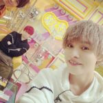 Nobuhiko Okamoto Instagram - 遅くまでありがとうございました #左で笑うやさしくて気遣い屋の大先輩 #右で写真を撮る知性の以下略 #真ん中にドシンと鎮座する永遠の思春期 #夜あそびオモロすぎ #待って改めて写真見返して驚いたんだけどこの写真ビューティー加工してるから白くなるはずなのになってない方いるのすごない？
