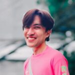 Noppharnach Chaiwimol Instagram - วันอังคาร=สีชมพู🩷 แฮร่! ใครๆก็เป็นฮีโร่นมชมพูแบบพี่หมอกได้🫡 ... เดินทางมีถึงอีพี3แล้วนะครับ รูปสุดท้ายขอขายของหน่อยนะฮะ #lasttwilightseriesep3 รับชมได้ทาง youtube นะค้าบ 👉🌄