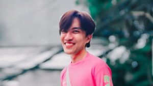 Noppharnach Chaiwimol Instagram - วันอังคาร=สีชมพู🩷 แฮร่! ใครๆก็เป็นฮีโร่นมชมพูแบบพี่หมอกได้🫡 ... เดินทางมีถึงอีพี3แล้วนะครับ รูปสุดท้ายขอขายของหน่อยนะฮะ  #lasttwilightseriesep3  รับชมได้ทาง youtube นะค้าบ 👉🌄