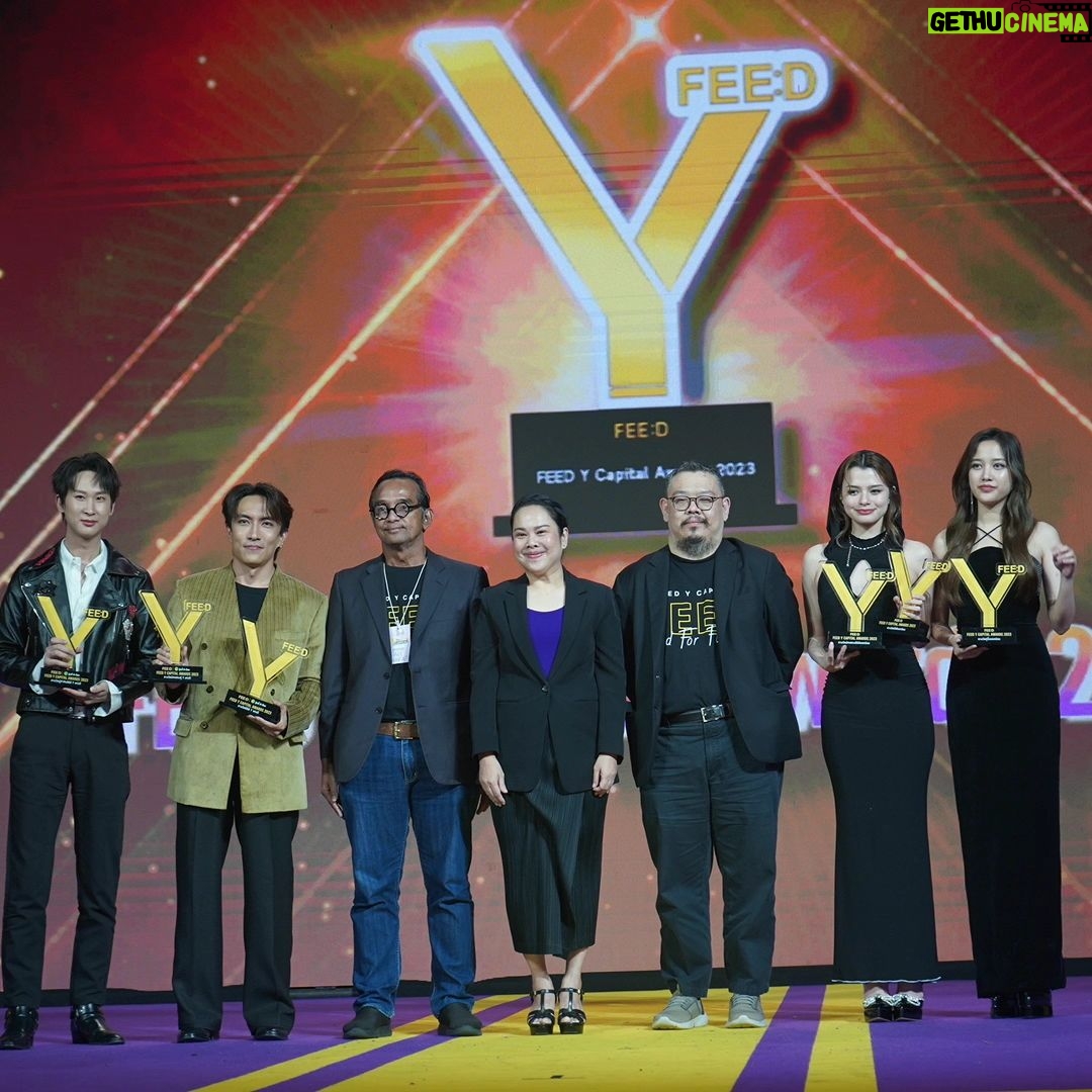 Noppharnach Chaiwimol Instagram - ขอบคุณFEED Y Capital Awards 2023 ที่มอบรางวัลซีรีส์ Yแห่งปีให้ #MoonlightChicken พระจันทร์มันไก่นะครับขอบคุณแทนทีมงานเบื้องหลังทุกคนเลยครับ ผมโชคดีมากๆที่ได้ร่วมงานกับทีมงานและนักแสดงที่เก่งๆทั้งนั้น ขอบคุณ GMMTV ขอบคุณพี่ถา @tha_sataporn ที่ให้อิสระในการทำงานเสมอๆ จะทำงานให้ดีต่อๆไปครับ ปล. วันนี้บนเวทีดีใจและตื่นเต้นมากๆพูดชื่องานผิดตลอดเลย ขออภัยนะครับ