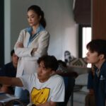 Noppharnach Chaiwimol Instagram - ผ่านไป3คิวแรกแล้ว ความตื่นเต้นเปลี่ยนเป็นความสนุก เวลาเริ่มงานใหม่ไม่ใช่แค่นักแสดงที่ต้องปรับจูน เราเองก็เช่นกัน ต้องหาพลังงานใหม่ๆสำหรับเรื่องนี้ ต้องหาจังหวะใหม่ๆในการกำกับ หาเครื่องมือใหม่ๆมาทดลองทำ วิธีเดิมก็อาจจะไม่เวิร์คเหมือนเดิม ไม่มีอะไรเป็นสูตรสำเร็จตายตัว ใช่ไม่ใช่ ชอบไม่ชอบ ก็ช่วยๆกันคอมเมนท์กันไป สนุกดี #lasttwilightseries