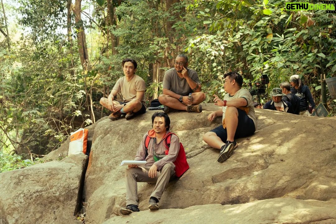 Noppharnach Chaiwimol Instagram - จำลองบรรยากาศอุณหภูมิพรุ่งนี้... ที่มีกองถ่ายoutdoor...หึหึหึ #เบื้องหลังเบื้องใจคนกองถ่าย