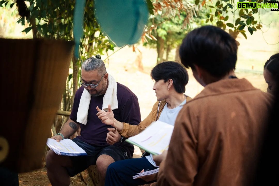 Noppharnach Chaiwimol Instagram - จำลองบรรยากาศอุณหภูมิพรุ่งนี้... ที่มีกองถ่ายoutdoor...หึหึหึ #เบื้องหลังเบื้องใจคนกองถ่าย