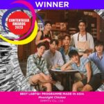 Noppharnach Chaiwimol Instagram - เธอ...พระจันทร์มันไก่ได้ รางวัล Best LGBTQ+ Programme Made in Asia จากงาน ContentAsia Awards 2023 ด้วยนะ 😍 เราได้รางวัลนี้มาเป็นปีที่3แล้วหละ จากนิทานพันดาว จากแค่เพื่อนครับเพื่อน แล้วก็มาพระจันทร์มันไก่เรื่องนี้    ก็ตั้งใจทำงานให้ดีที่สุดเหมือนทุกครั้งนั่นแหละ มีคนดูมีคนวิจารณ์ด่าบ้างชมบ้างก็ดีใจแล้ว  แต่พอได้รางวัลมันก็ใจฟูๆเนอะ เอาเข้าจริง รางวัลมันก็ช่วยเรียกศรัทธา เรียกพลังใจในการทำงานของเรา ที่มันอาจจะหล่นหายระหว่างทางอยู่บ้างได้ดีเลย  ขอบคุณทุกคนที่เกี่ยวข้องกับเรื่องนี้อีกครั้งนะครับ ก็เอาเป็นว่าใครผ่านมาก็แวะแสดงความยินดีกับเราหน่อยนะ   ขอบคุณครับ #MoonlightChicken #GMMTV