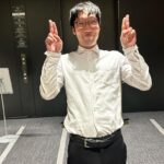 Norihiro Urai Instagram - ニューヨーク不動産完結しました。快適新生活です！片桐仁さんにお会いできた喜びたるや！ ニューヨークさん、中村さん、アベンジャーズの皆様ありがとうございました！ #ラヴィット #片桐さんありがとう #ニューヨーク不動産 #完結 #大きな白黒のお父さんに見つめられる日々