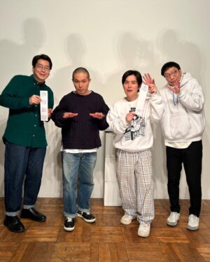 Norihiro Urai Instagram - ダンブラ大サーカス、無事閉幕！

#男性ブランコ
#ダンブラ大サーカス
#アーツ千代田3331 
#ラスト公演
#うるとらブギーズ さん
#トニーフランク
#ラブレターズさん
#コマンダンテさん
#打ち上げでデカ手羽先を持ってテンション上がる僕とスタッフさん
#ありがとうございました
