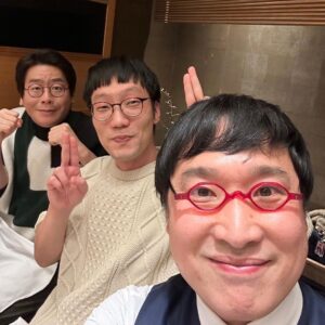 Norihiro Urai Instagram - 山里さんがこんなにも早く銀座でお寿司を実現させてくださいました！

#山里さん
#ラジオでの約束が
#もう実現
#銀座久兵衛
#すごすぎました
#一度家に帰って
#スーツに着替えた山里さん
#普通にニットで行ってしまった僕ら
#お恥ずかしい
#二人とも一番いいニットを着て行ったことだけは
#信じてください
#山里亮太の不毛な議論