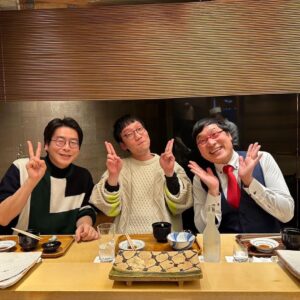 Norihiro Urai Instagram - 山里さんがこんなにも早く銀座でお寿司を実現させてくださいました！

#山里さん
#ラジオでの約束が
#もう実現
#銀座久兵衛
#すごすぎました
#一度家に帰って
#スーツに着替えた山里さん
#普通にニットで行ってしまった僕ら
#お恥ずかしい
#二人とも一番いいニットを着て行ったことだけは
#信じてください
#山里亮太の不毛な議論
