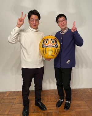 Norihiro Urai Instagram - 2023年たくさんありがとうございました！！良いお年をー！！

#男性ブランコ
#金だるまでお別れ
