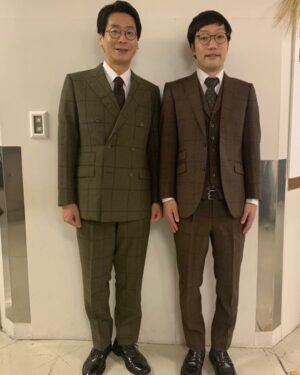 Norihiro Urai Instagram - ニュー衣装だぜへいへいへい
ネタ以外はベストだぜへいへいへい

#新衣装
#ν衣装
#初めてのダブルスーツ
#頭取感が強い
#今後ともよろしくお願いします