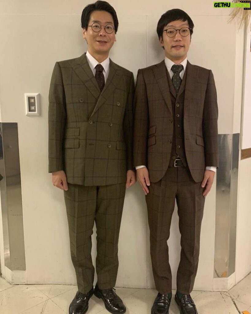 Norihiro Urai Instagram - ニュー衣装だぜへいへいへい ネタ以外はベストだぜへいへいへい #新衣装 #ν衣装 #初めてのダブルスーツ #頭取感が強い #今後ともよろしくお願いします