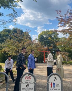 Norihiro Urai Instagram - 祇園の合間に(撮影:ゆにばーすはらちゃん)

#祇園花月
#ゆにばーす
#コットン
#円山公園に
#鷺を見に行った
#鷺はいたけど
#はらちゃんが推してるのとは別のだった