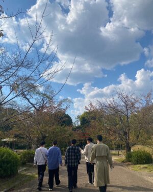 Norihiro Urai Instagram - 祇園の合間に(撮影:ゆにばーすはらちゃん)

#祇園花月
#ゆにばーす
#コットン
#円山公園に
#鷺を見に行った
#鷺はいたけど
#はらちゃんが推してるのとは別のだった