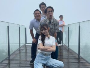 Norihiro Urai Instagram - 楽しかった白馬旅の思い出。

#ラヴィット
#ぶらりんこ旅
#長野県白馬
#インディアンスさん
#ZAZY
#千葉恵里さん
#ばーちー
#真っ白
#ミスト
#サイレントヒル
#逆にレアな日