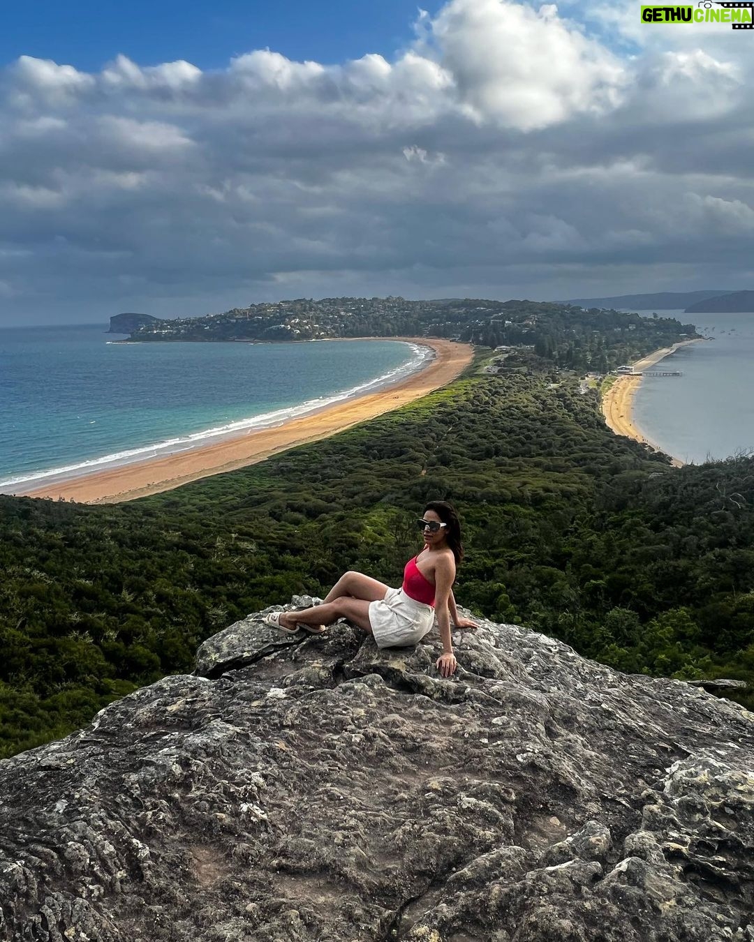 Nushrratt Bharuccha Instagram - My New Year lounge! Rocks, greens, sun, sand, blue waters and wind in my hair 🤌🏻 2023 has gone by so quickly I almost can’t believe it.. An eventful year! One that has left me humbled, grateful and empowered all at once. Taking on the next one with more zest than ever before! Come on at me now 2024! Palm Beach, Sydney