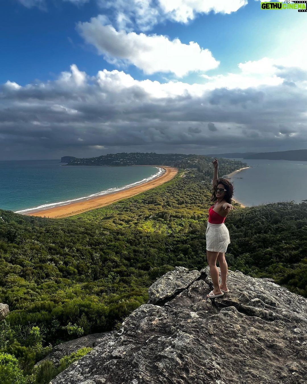 Nushrratt Bharuccha Instagram - My New Year lounge! Rocks, greens, sun, sand, blue waters and wind in my hair 🤌🏻 2023 has gone by so quickly I almost can’t believe it.. An eventful year! One that has left me humbled, grateful and empowered all at once. Taking on the next one with more zest than ever before! Come on at me now 2024! Palm Beach, Sydney