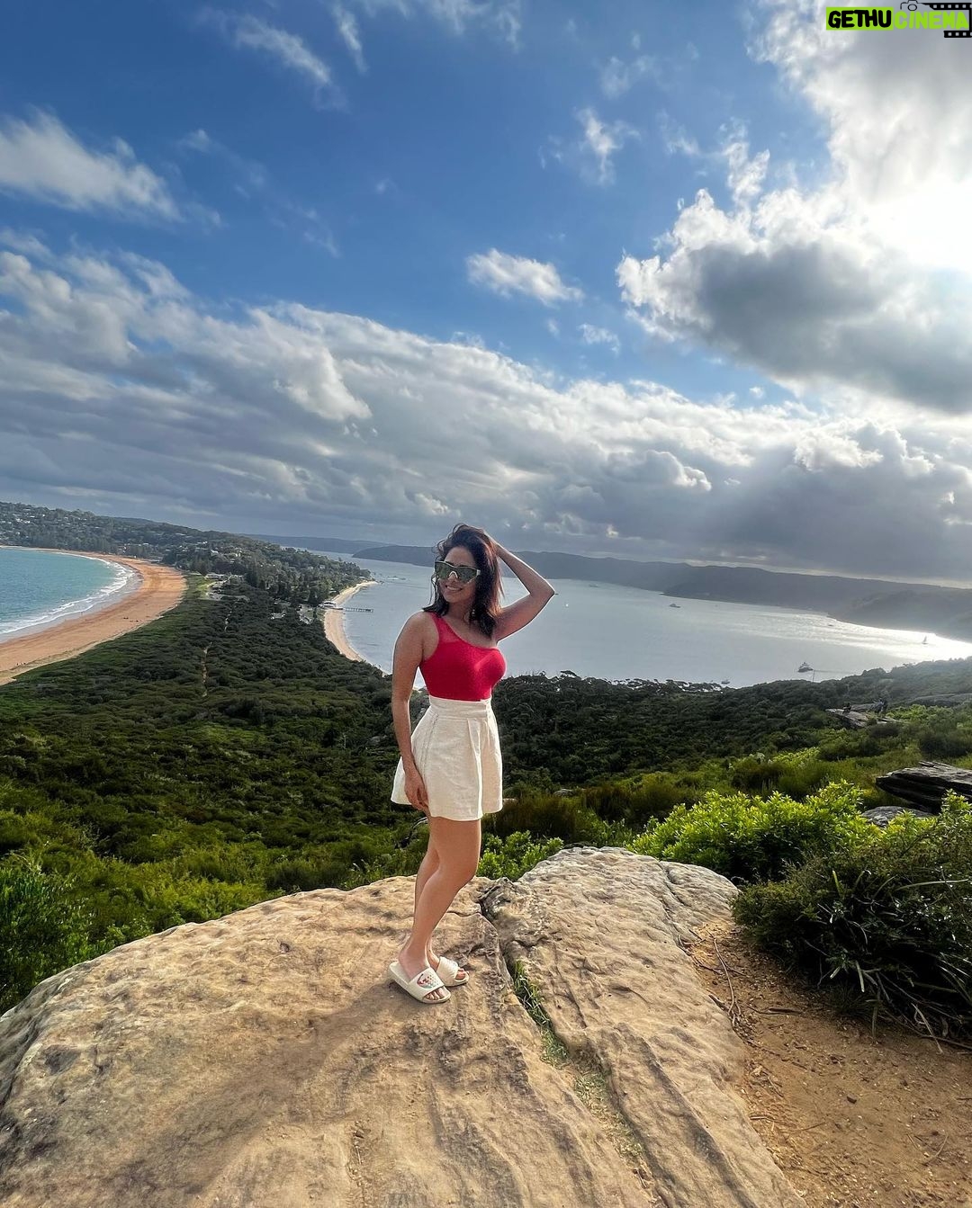 Nushrratt Bharuccha Instagram - My New Year lounge! Rocks, greens, sun, sand, blue waters and wind in my hair 🤌🏻 2023 has gone by so quickly I almost can’t believe it.. An eventful year! One that has left me humbled, grateful and empowered all at once. Taking on the next one with more zest than ever before! Come on at me now 2024! Palm Beach, Sydney