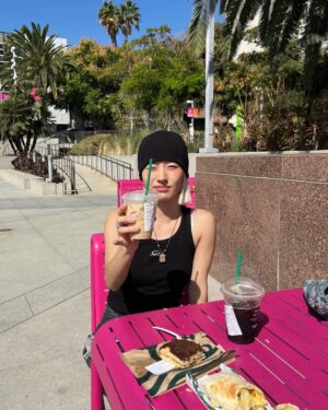 Odd Instagram - LA Picnic🇺🇸☀️ 
지금 한국은 몇시죠..여기능 밤..Zzzzz…