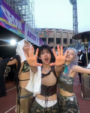 Odd Instagram - 재미써따 ! 
2023 waterbomb 🔫💦
#Hook @waterbomb_official 

금손 쌤들🫶💜
@mascene_sodam
@makeup_eunnny 
@__yujinberry__