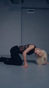 Odd Instagram - 🔞나쁜XXXXXX🔞 I’m getting crazy energyyyyy-🔥 #choreobyhook