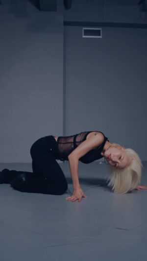 Odd Instagram - 🔞나쁜XXXXXX🔞 
I’m getting crazy energyyyyy-🔥
#choreobyhook